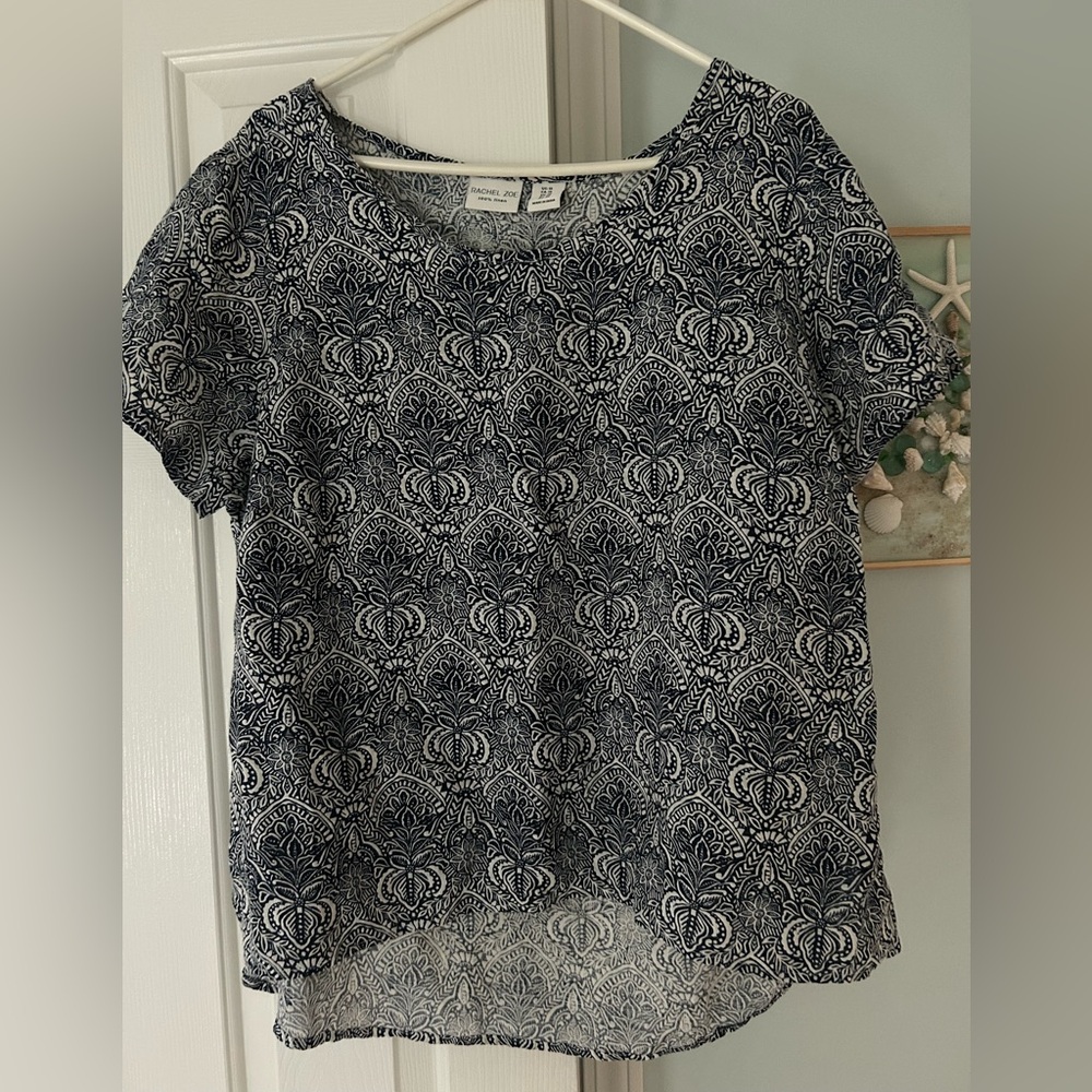 Like new - linnen top - size 1X. Navy